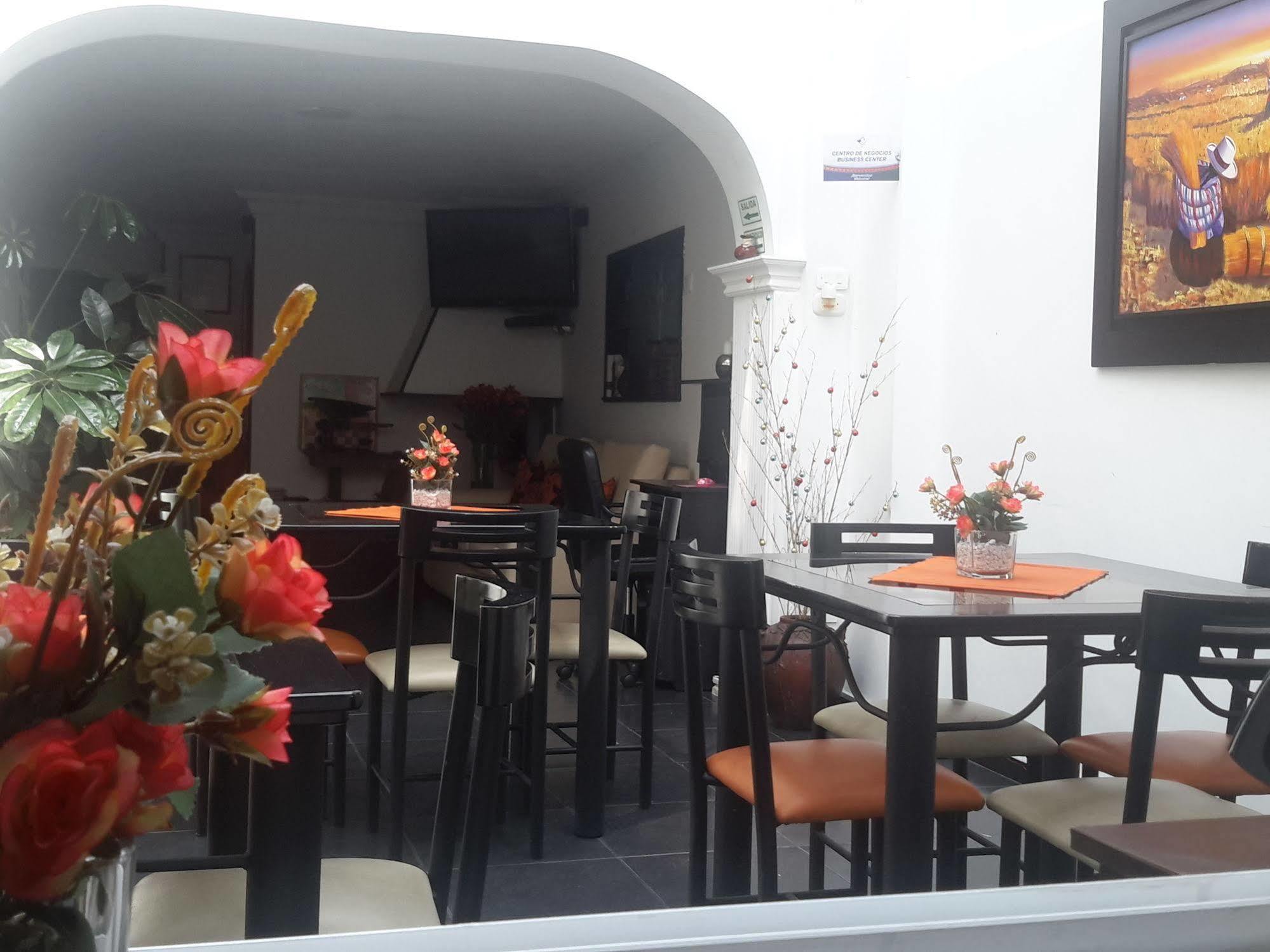 Hotel Central House A 5 Min De La Embajada Americana Bogotá Kültér fotó