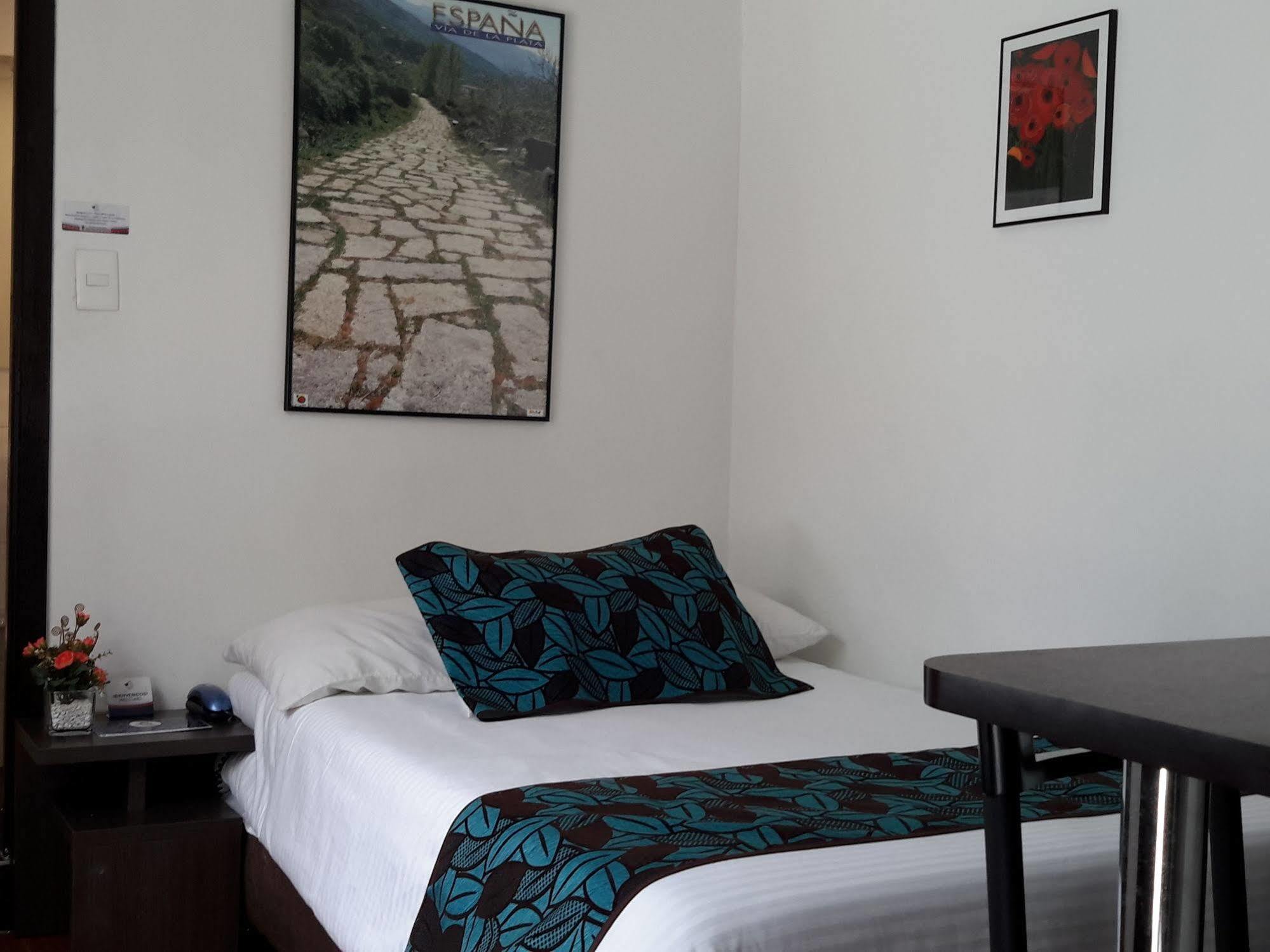 Hotel Central House A 5 Min De La Embajada Americana Bogotá Kültér fotó